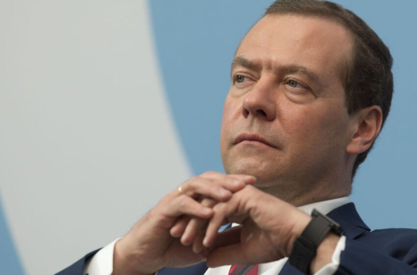  Dollar Loses to Digital Currencies in 2023, Former Russian President Medvedev Says – Bitcoin News
