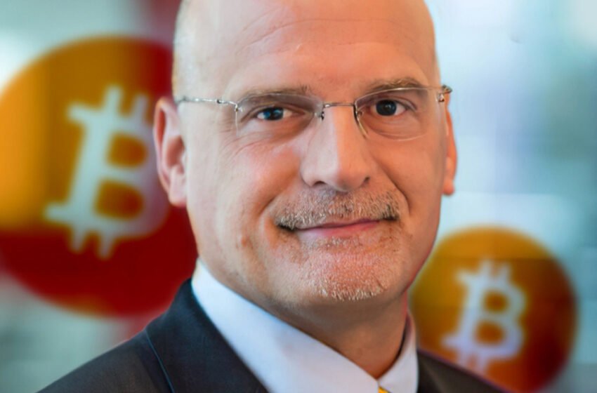  Commodity Strategist Mike McGlone Predicts a Recession as Top Catalyst for Gold’s Rise Above $2,000 – Markets and Prices Bitcoin News