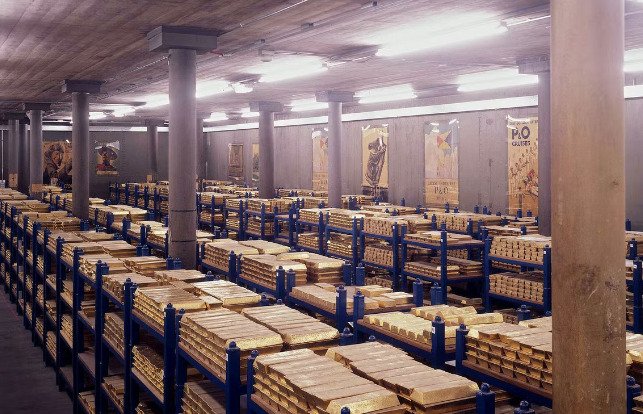  Royal Mint Halts NFT Plans Amid Crypto Uncertainty