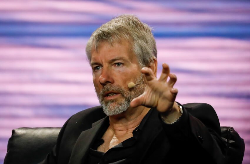  Bitcoin Rises as Apex Money Amid Financial Crises, says MicroStrategy’s Michael Saylor