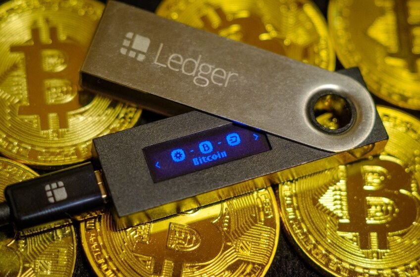  Ledger and Coinbase forge integration to streamline crypto purchases