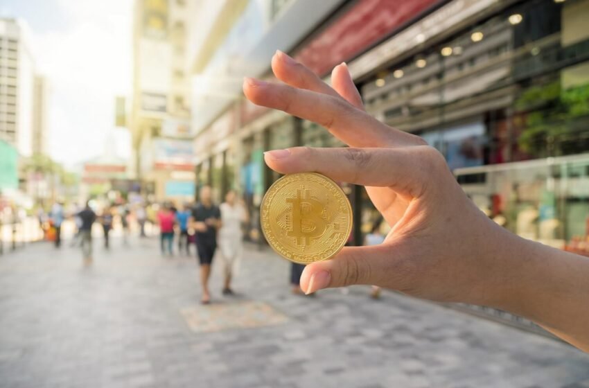  Hong Kong’s spot ETFs report drives BTC higher; investors pile into Bitbot presale