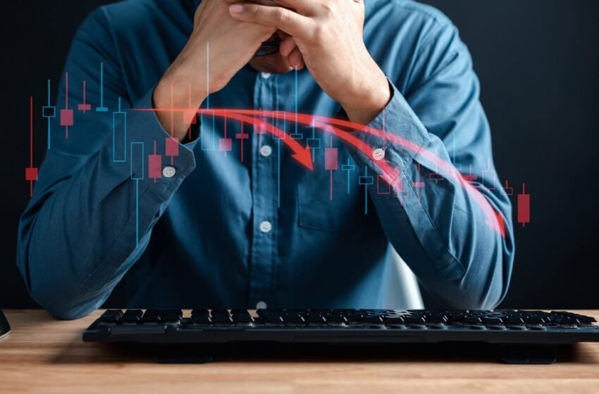  Ex-Fed Advisor Suggests US Is Already in a Recession as Airbnb Cautions on Economic Slowdown