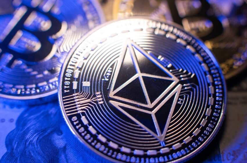  Crypto Giants Stir: Vintage BTC Wallets Shift Millions, 1,940 Genesis ETH Lands on Coinbase
