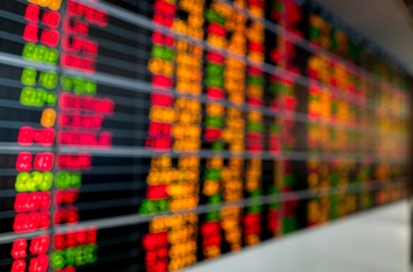  Asian stocks edge higher on Friday: Hang Seng jumps 1%, ASX up 0.5%