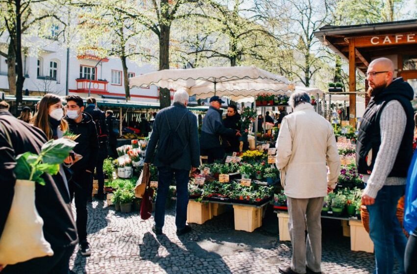  Euro zone inflation climbs to 2.4% in December, meeting expectations