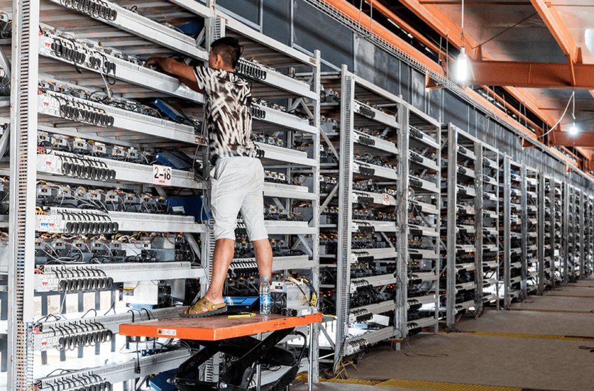  Bitcoin Mining Tightens: Difficulty Hits 110.45 Trillion Amid Revenue Slump