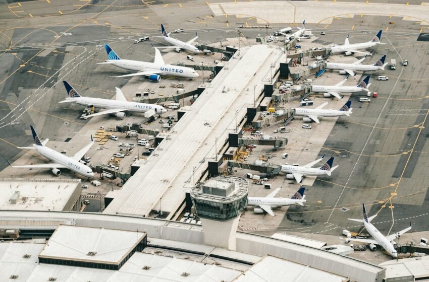  Delta plane flips over at Toronto airport, 9 reported injured