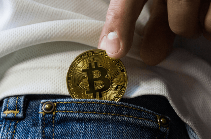  Ticking Clock: Institutional Bitcoin Supply Dwindles as Holders Tighten Their Grip