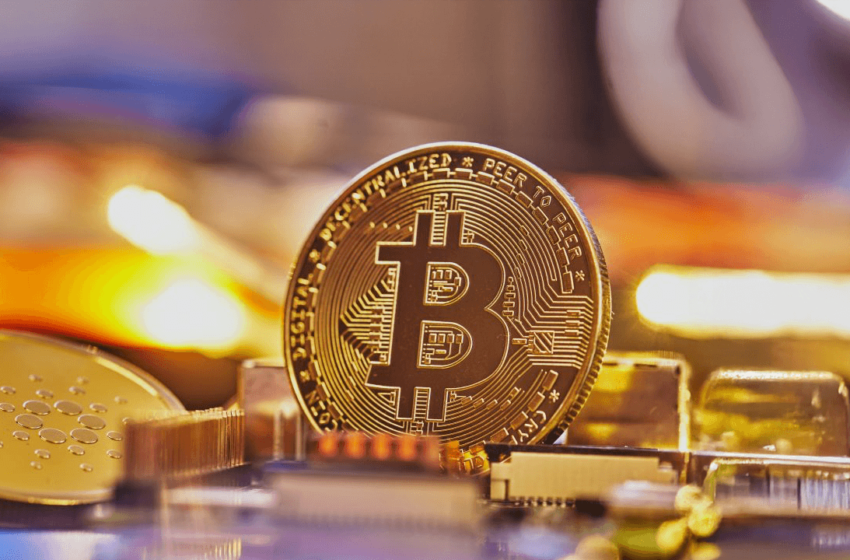  Crypto Chill: Bitcoin Dips 2.6% Under $81K Ahead of Wall Street’s Next Move