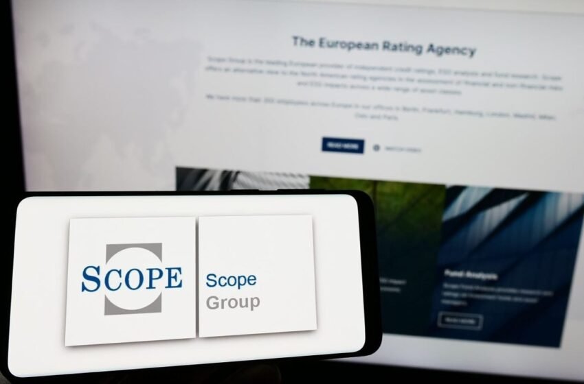  Ratings Agency Issues US Downgrade Warning as Trade War Could Boost Alternatives to the Dollar