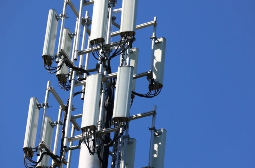  Solana-Based Helium Strikes Deal to Serve AT&T Customers in the US