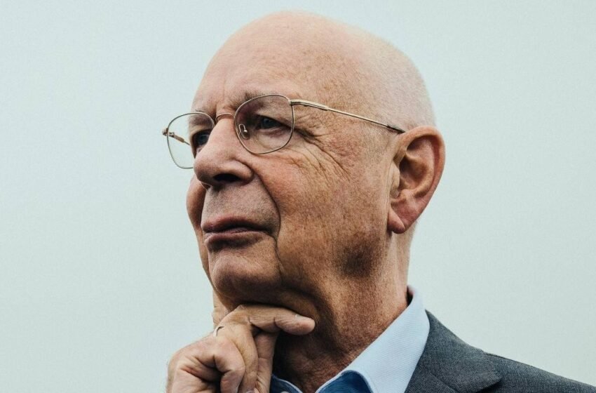  Klaus Schwab Steps Down as World Economic Forum Chairman After More Than 50 Years
