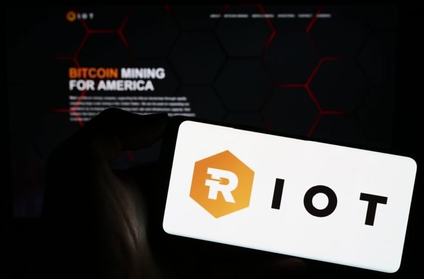  Coinbase Provides $100 Million Credit Facility to Bitcoin Mining Company Riot Platforms