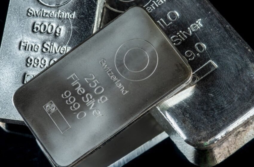  Robert Kiyosaki Says Silver Will Outrun Bitcoin and Gold With Explosive Momentum