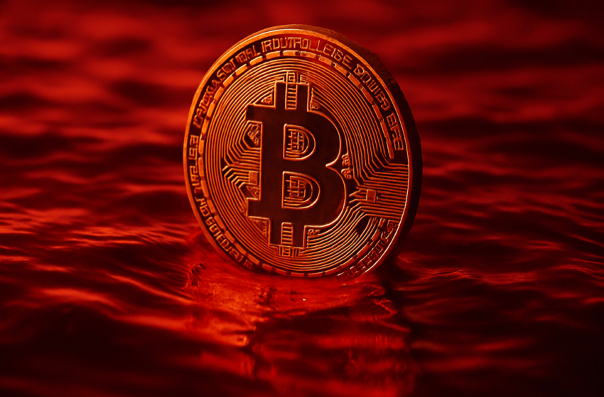  Bitcoin Slips Below $101K as $700M in Liquidations Rock Crypto Market
