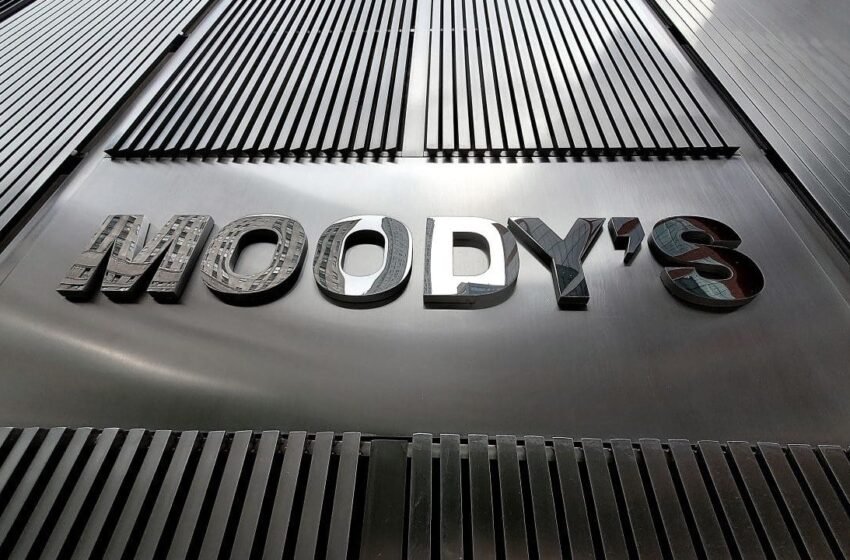  Bitcoin Reclaims $105K After Moody’s Downgrades US Credit Rating