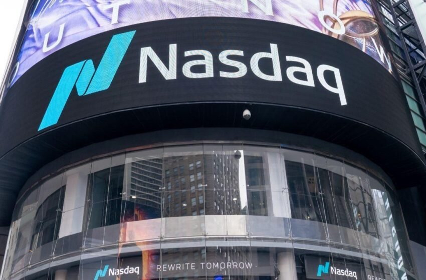  Bitcoin Steady as Stocks Near Record High