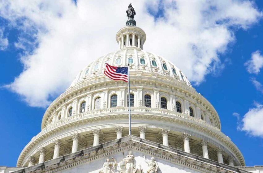  Former CFTC Chair Pushes Congress for Fast-Track Crypto Rules Before Chaos Hits