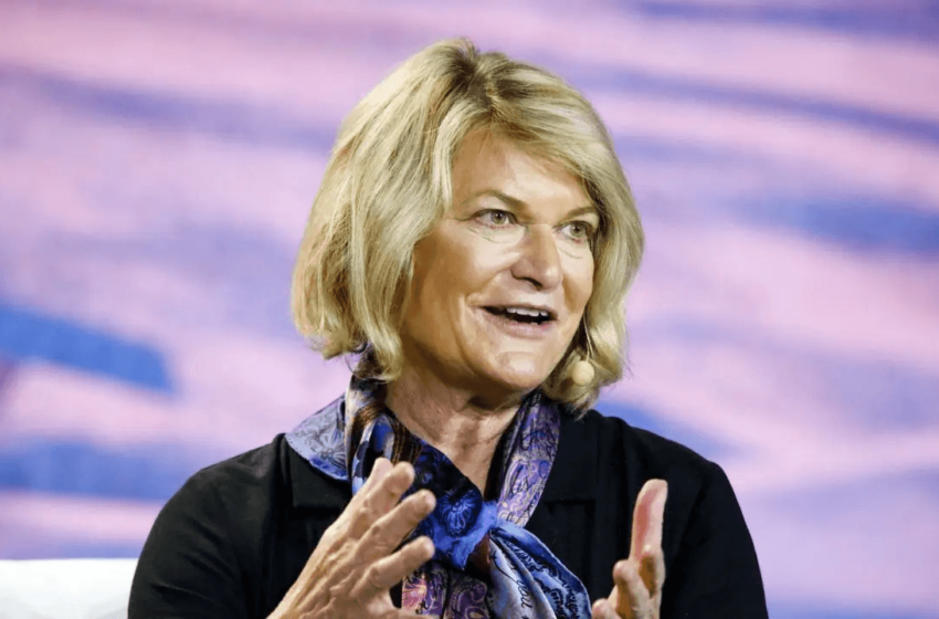  Cynthia Lummis Calls for Powell to Resign