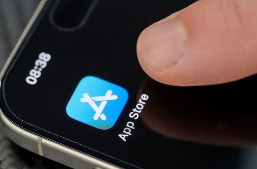  Jack Dorsey’s Messaging App Bitchat Goes Live in the Apple App Store
