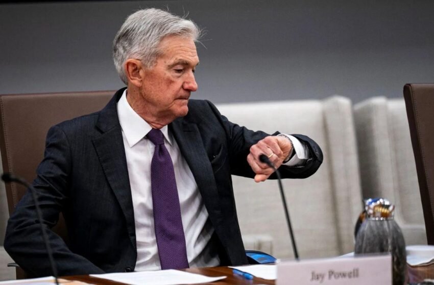  Powell Holds Rates, But Two Colleagues Dissent