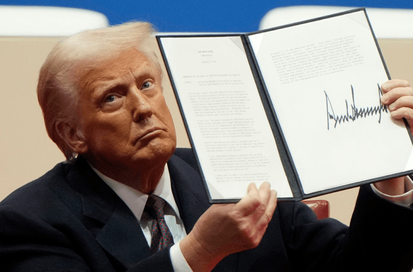  Trump Bans Debanking, Citing ‘Digital Asset Industry’ Targeting