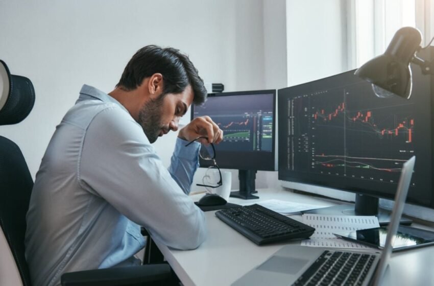  Digital Asset Rout: BTC, ETH, and XRP Lead $300B Crypto Sell-Off