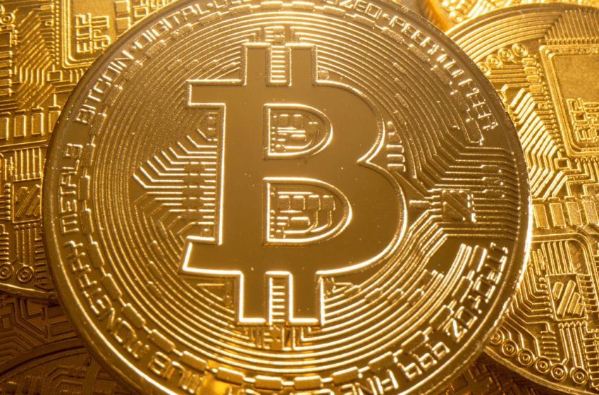 Bitcoin Price Watch: Consolidation Phase Could Precede Sharp Rally—or Breakdown