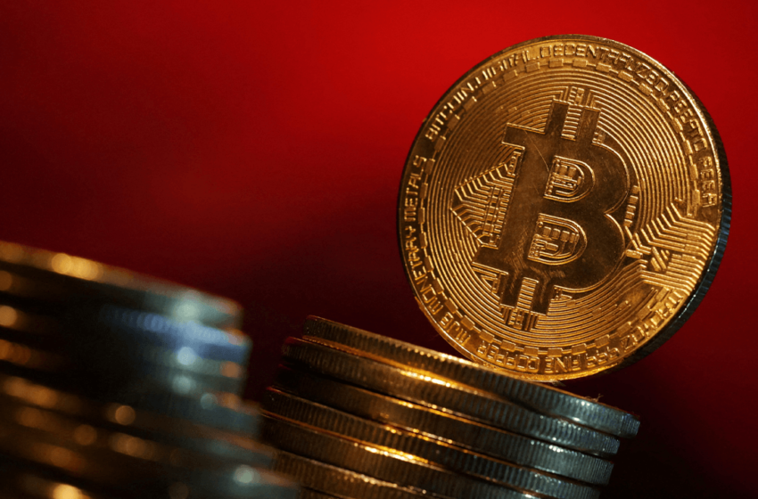 Bitcoin Nosedives Below $113K: ETFs Bleed, Powell’s Jackson Hole Speech on Deck