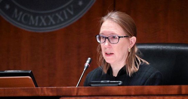  SEC’s Hester Peirce Warns Against Overregulating Decentralized Crypto
