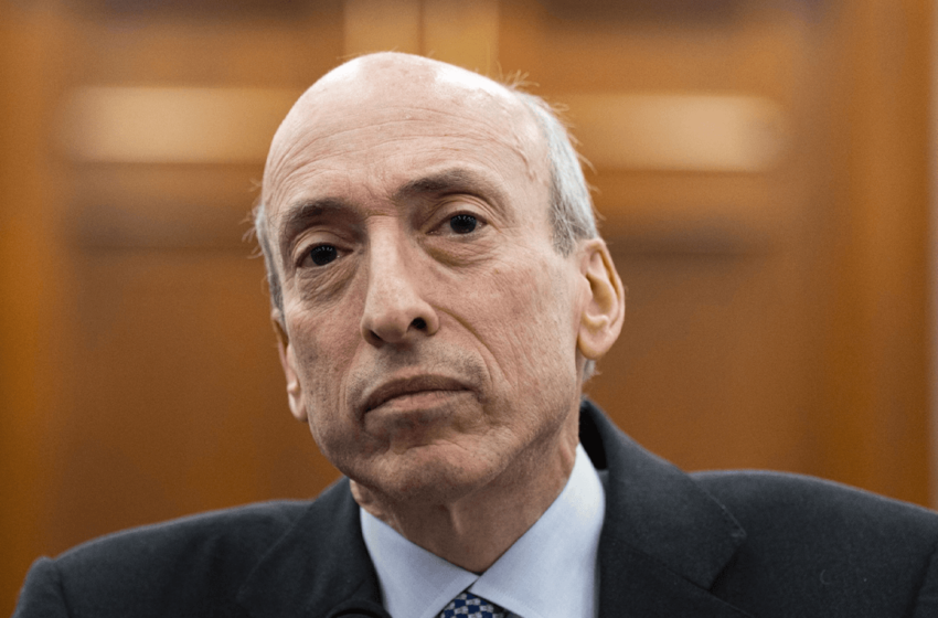  Erased Gensler Texts Ignite Crypto Backlash as SEC Watchdog Faults ‘Avoidable Errors’