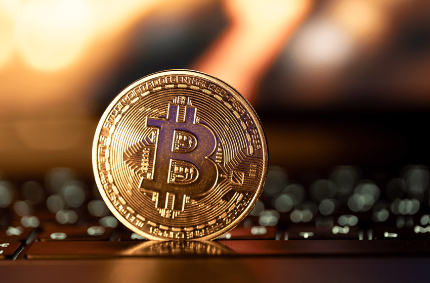  Bitcoin Price Watch: Mixed Signals Emerge Near Key $112K Barrier