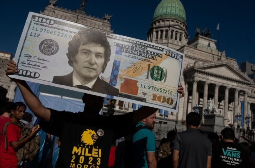  Milei Introduces Bill to Halt Money Issuance in Congress