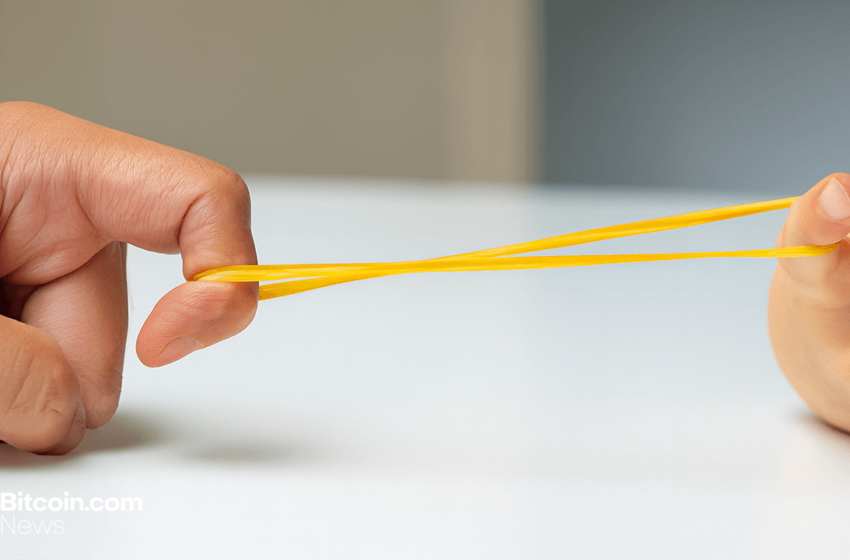  Bitcoin Price Watch: Technical Tension Builds Near $117K Resistance