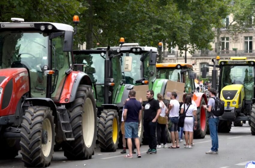  Macron under pressure as farmers’ Mercosur protest shuts down Paris traffic