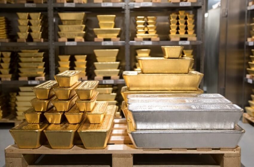  Gold, silver tumble after record tun as Fed Chair rumours tattle markets
