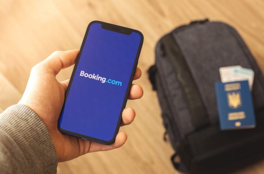  Booking Holdings stock crashes as a H&S pattern forms: buy the dip?