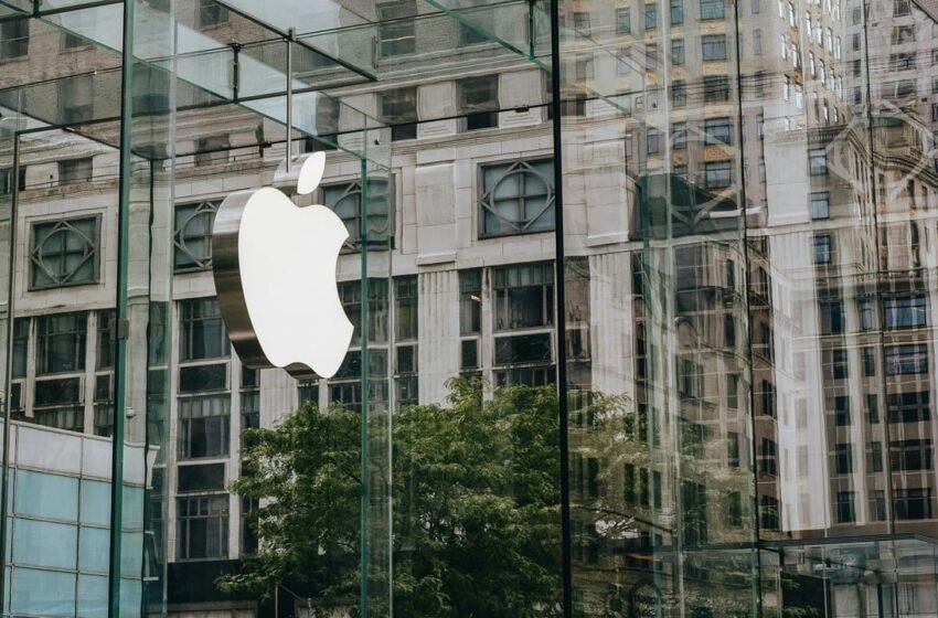  Apple Sheds $230 Billion From Intraday Peak After Long-Awaited Siri AI Reveal Disappoints