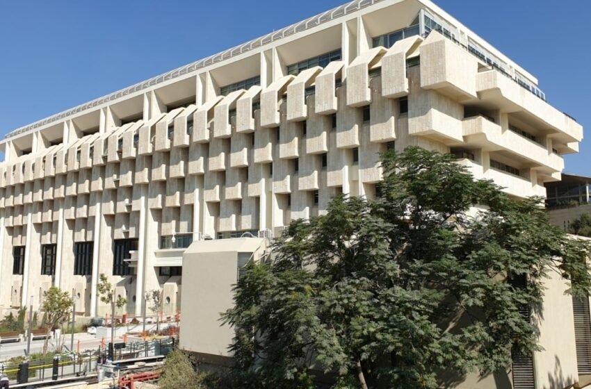  Bank of Israel Buys $801 Million in Rare Market Intervention to Halt the Shekel’s Surge