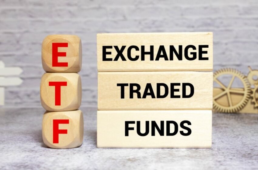  Bitcoin ETF Outflows Ease to $316 Million While XRP and HYPE Gain Momentum