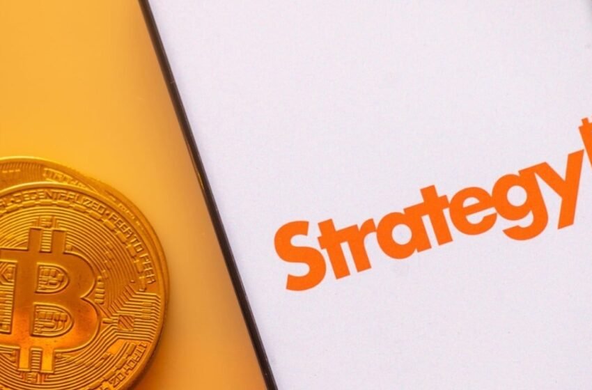  Grayscale Warns Strategy May Struggle to Keep Buying Bitcoin