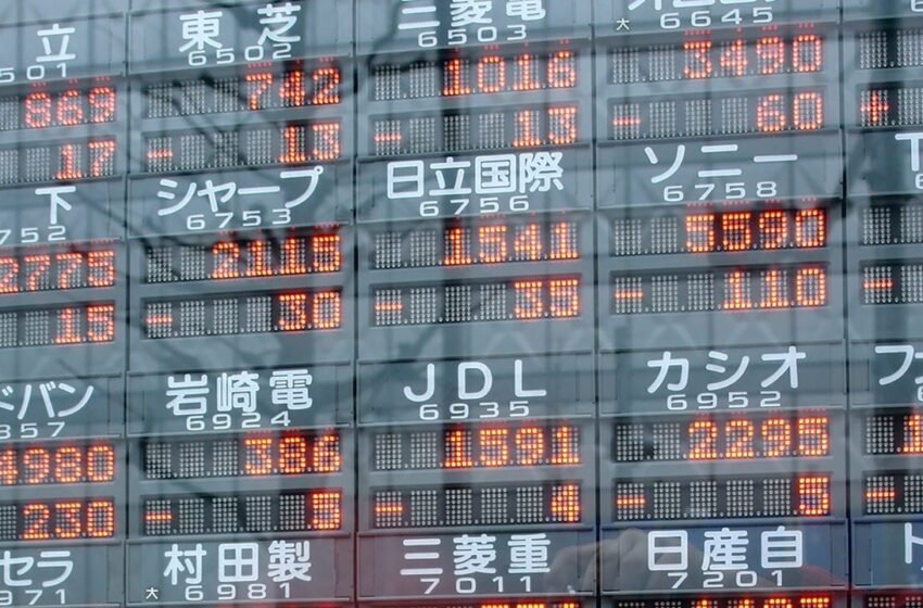  Japan’s Nikkei Poised for 36% Quarterly Surge, Its Biggest Since 1965