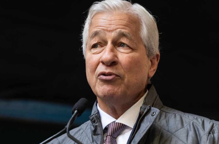  JPMorgan’s Dimon Warns on Stock Bull Market While Bitcoin Lags