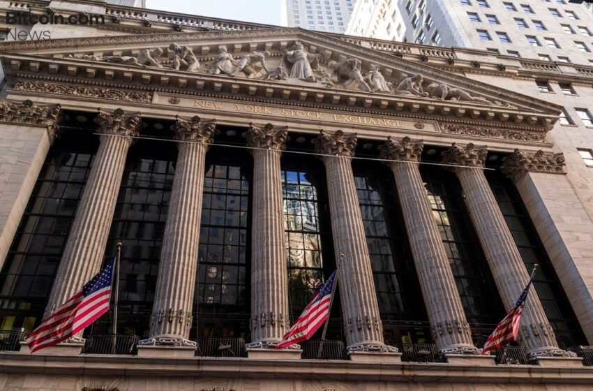  S&P 500 Closes at Record 7,599 as Stocks Outrun a Lagging Bitcoin