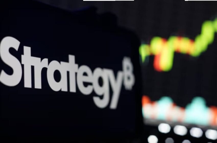  Saylor Sparks Bitcoin Buy Buzz After Strategy’s Rare BTC Sale