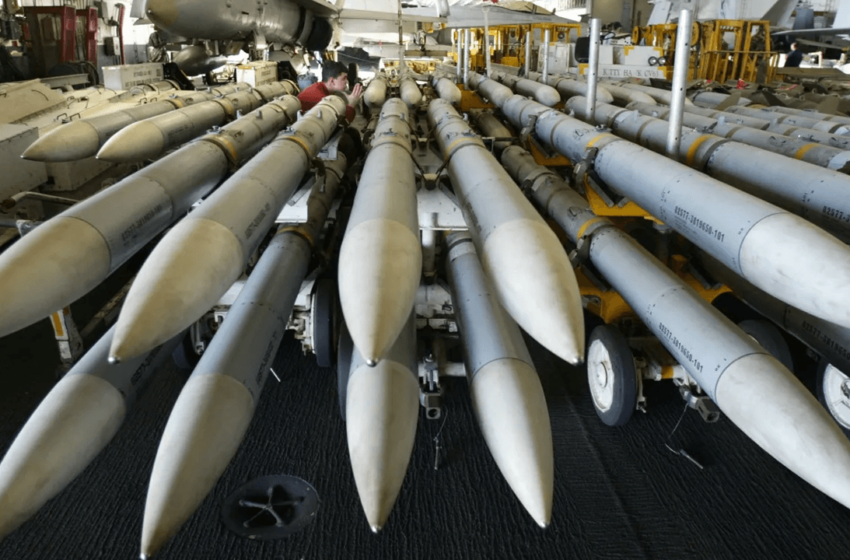  Trump Warns of 1,000 Missiles Aimed at Iran as Bitcoin Holds Near $64,000