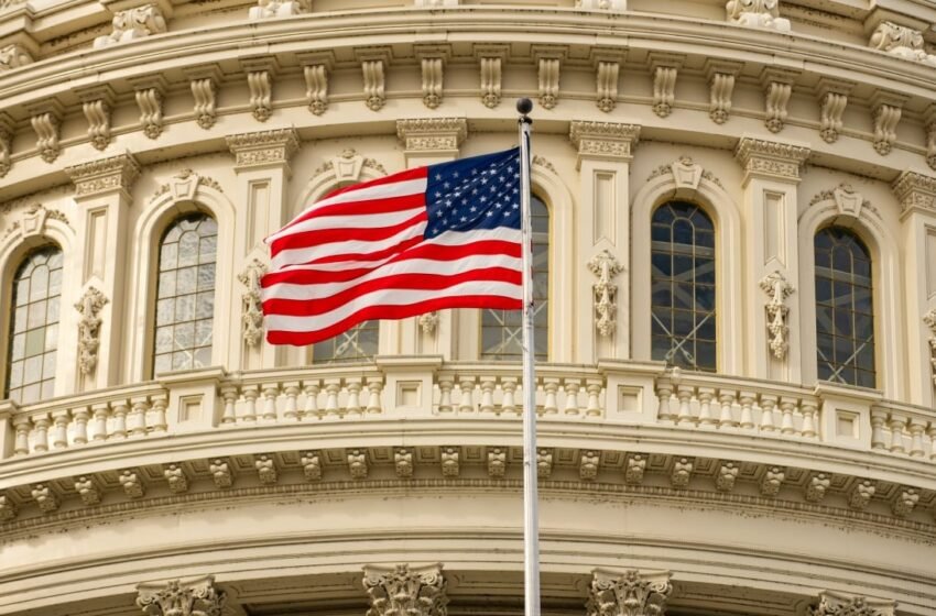  Community Banks Stall Clarity Act Over Stablecoin Rewards