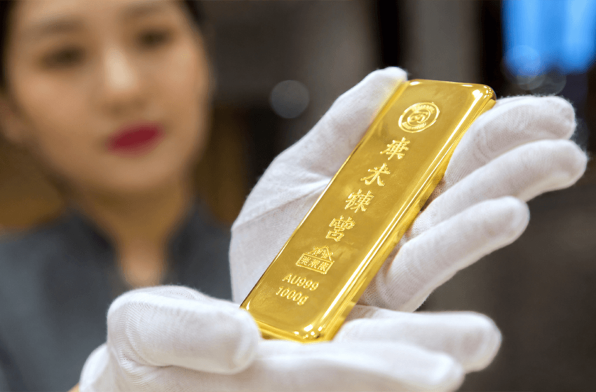  Gold Hits 2-Month High Above $4,400 as China Keeps Hoarding