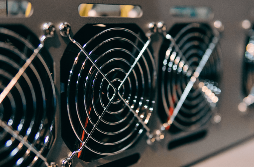  Zcash Hashrate Goes Vertical as $870 ZEC Price Wakes ASIC Giants